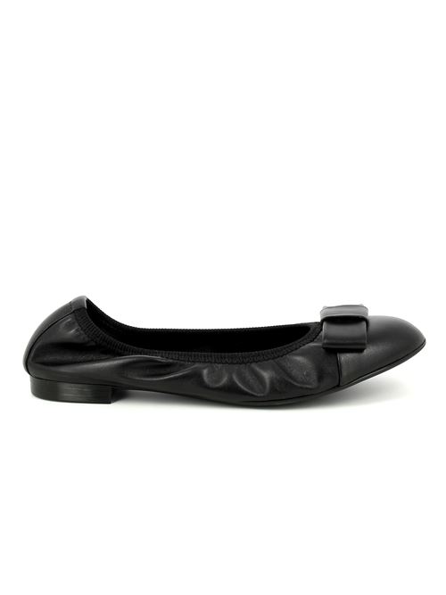 ballerina elasticizzata con fiocco in pelle nera FRAU | 70P3X